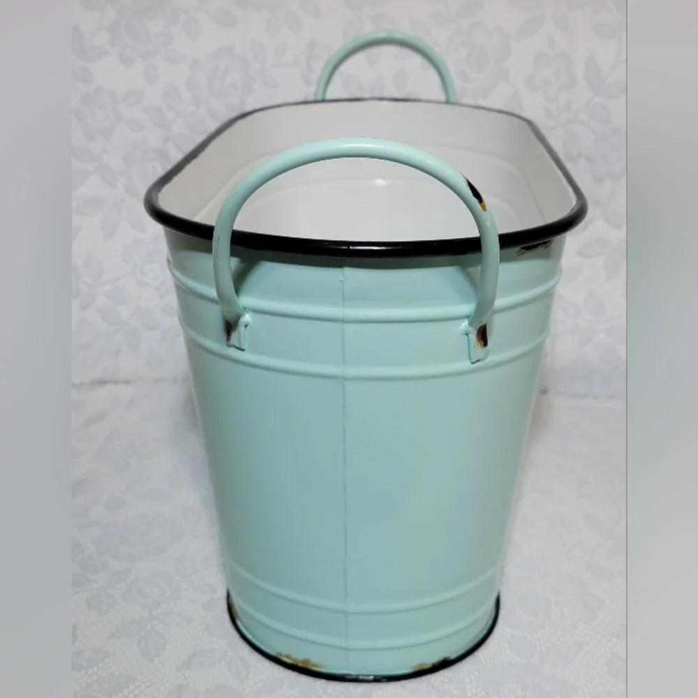 Large Farmhouse Metal Poultry Feed Bin – Rustic Chicken Coop Storage Decor 20.5”